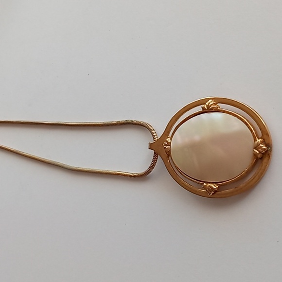Whiting & Davis mother of pearl pendant + chain - Picture 4 of 4